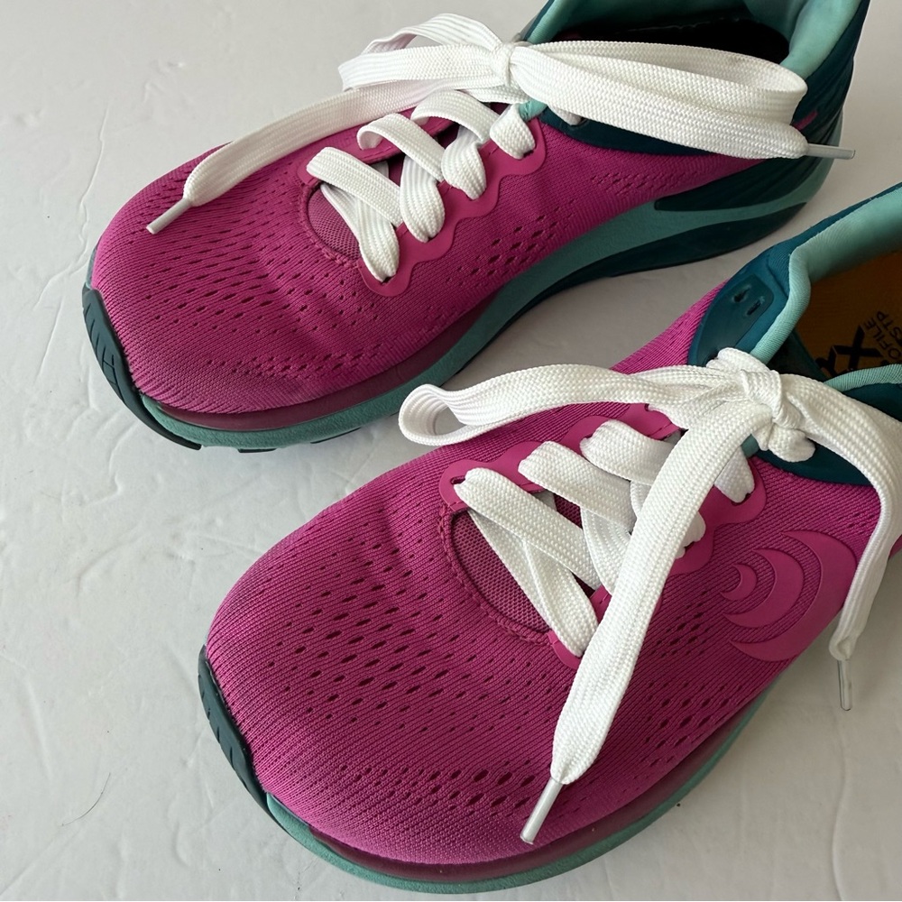 Topo W. Ultrafly 4 Purple and Blue Athletic Shoes Size 8 US